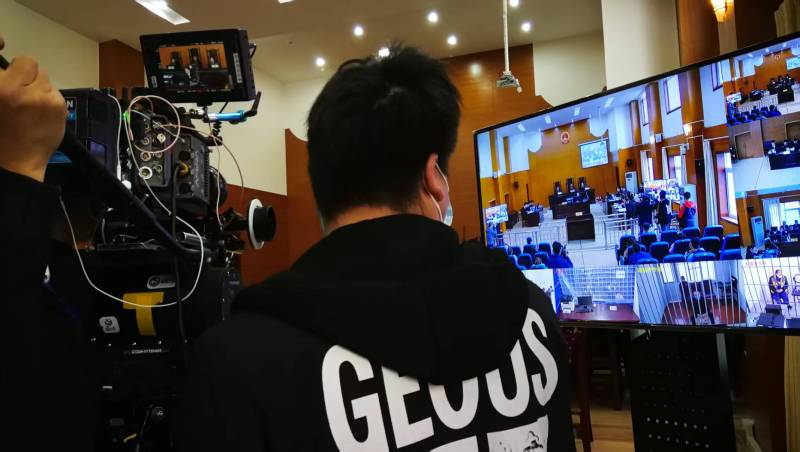 AI生成VS人工创意——江城广告片拍摄公司的技术浪漫主义实践